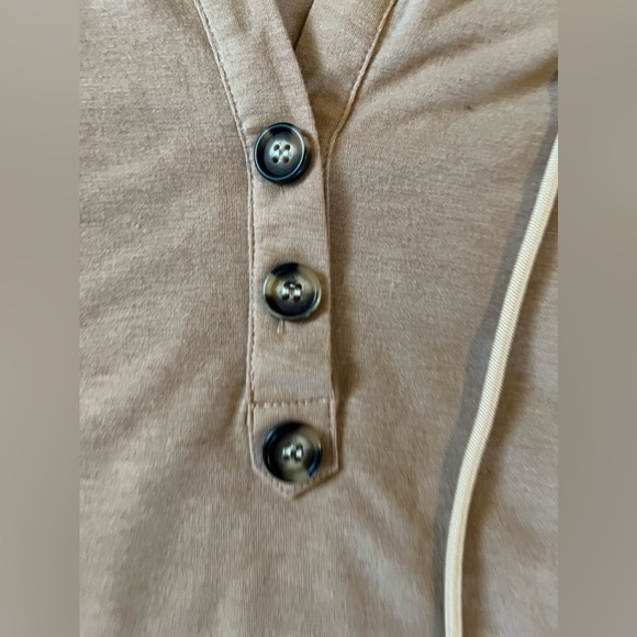 NWT • Hooded Top - Light Chestnut. Size L - Picture 12 of 12